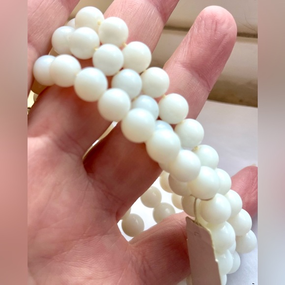 White bead 3 elastic bracelets NWOT- elephant luck pendant jewelry - Picture 10 of 12